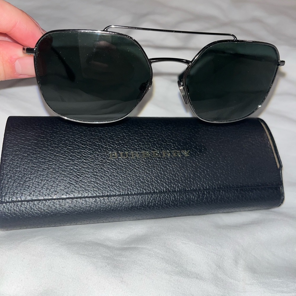 Burberry sunglasses. - Picture 2 of 5
